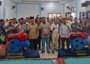 Dukung Nelayan Sejahtera, Bambang Haryo Bantu Mesin Diesel Perahu Nelayan