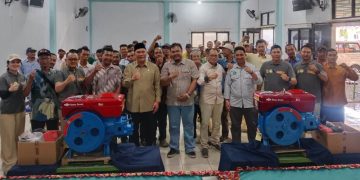 Dukung Nelayan Sejahtera, Bambang Haryo Bantu Mesin Diesel Perahu Nelayan