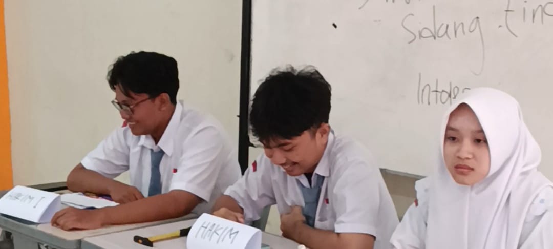 Lewat Simulasi Persidangan, SMA Muhammadiyah 1 Gresik Ajak Siswanya Berpikir Kritis dan Toleran
