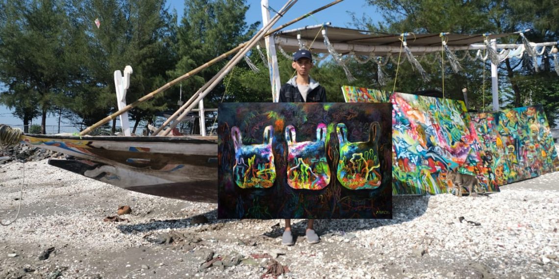 Ariel Ramadhan Bermain Intuisi dalam Ruang Imaji (Lautan dalam Tiga Kantong Plastik)