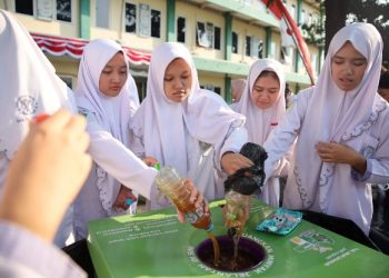 SMA Al Muslim Edukasi Siswanya Pentingnya Mengolah Limbah Minyak Jelantah