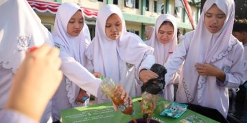 SMA Al Muslim Edukasi Siswanya Pentingnya Mengolah Limbah Minyak Jelantah