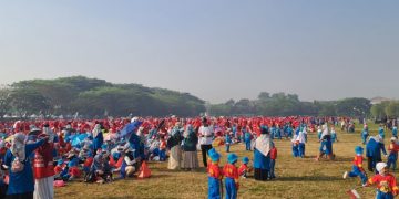 Bunda PAUD Bersama Ribuan Anak Sidoarjo Deklarasikan 1 Tahun PAUD Pra SD