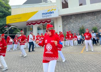 Peduli Lansia, Bank Mandiri Taspen Rayakan HUT RI ke-80 Serentak di Berbagai Kota