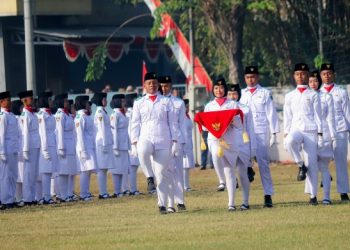 SMA Al Muslim Sidoarjo Apresiasi Siswanya Jadi Paskibra Pembawa Bendera