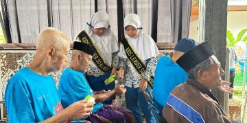 Kids Leader SD Al Muslim Sidoarjo Berbagi Kebahagian Bersama Lansia