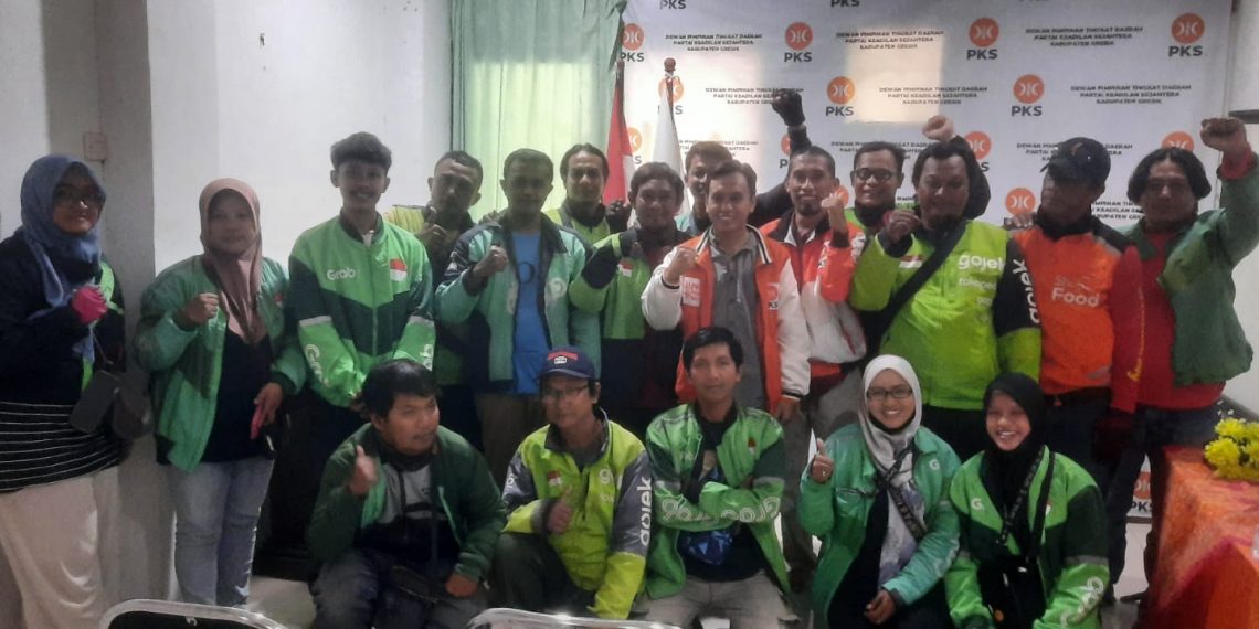 Bersama Ojol, PKS Gresik Gelar Aksi Solidaritas, Minta Tuntaskan Pengusutan Kematian Affan Kurniawan, Seadil-adilnya