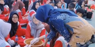 Siswa SMA Negeri 1 Krian Lakukan Aksi Nyata Ramah Lingkungan Pembuatan ‘Eco Enzyme’