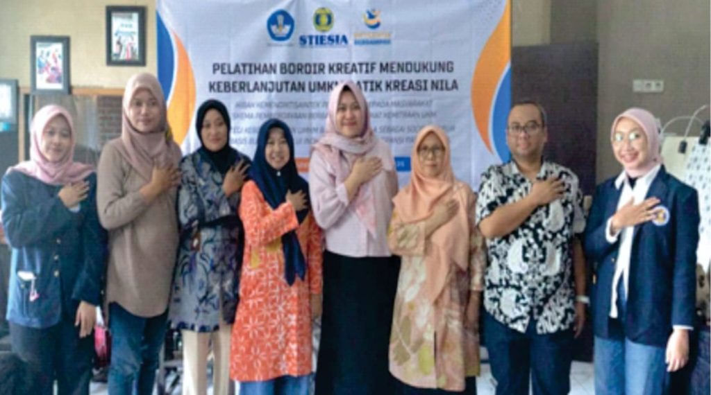 STIESIA Dorong Inovasi Produk UMKM Batik Kreasi Nila Melalui Pelatihan dan Pendampingan