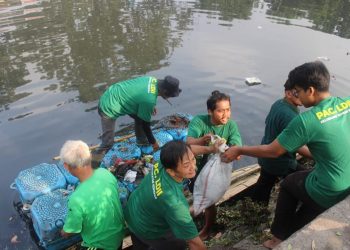Sambut HUT ke-80 RI, LDII Jatim Gelar Kerja Bakti Massal di Bantaran Kali Tebu Kenjeran