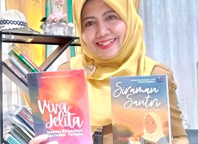 Guru dan Siswa SMK Negeri 2 Buduran Wujudkan Buku Viva Jelita’ dan ‘Siraman Santri’