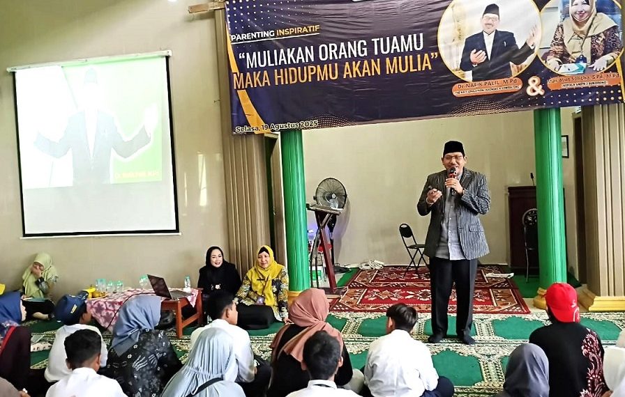 Siswa SMP Negeri 2 Sukodono Diajak ‘Muliakan Orang Tuamu, Maka Hidupmu Akan Mulia’