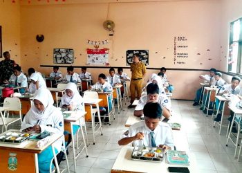 Siswa SMK Negeri 1 Sidoarjo Mengaku Senang Dapat Makan Bergizi Gratis