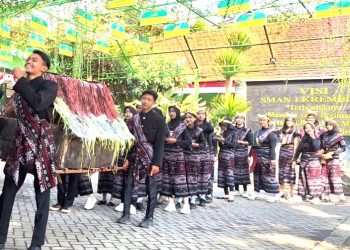 Peringati HUT RI ke 80 di  SMA Negeri Krembung, Dari Permainan Tradisional Hingga Pawai Budaya