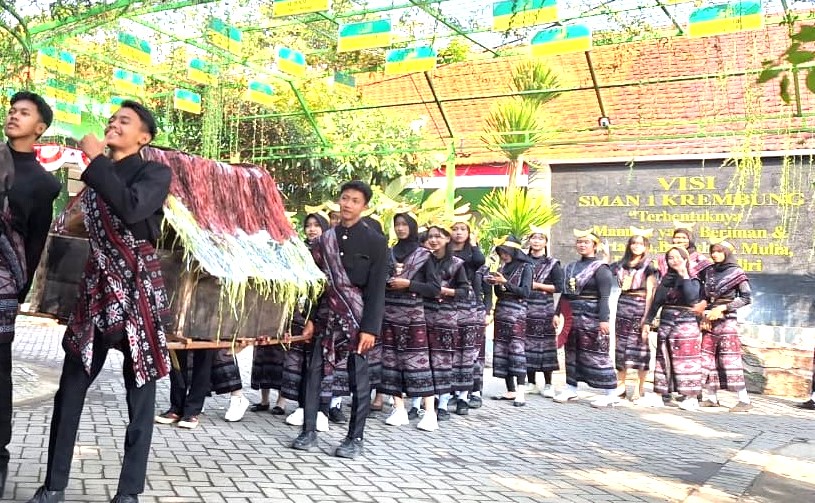 Peringati HUT RI ke 80 di SMA Negeri Krembung, Dari Permainan Tradisional Hingga Pawai Budaya
