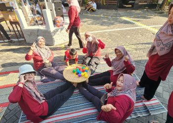 Serba-serbi Lomba Agustusan, Serunya Lomba Gol Tempeh Warga GKB Gresik