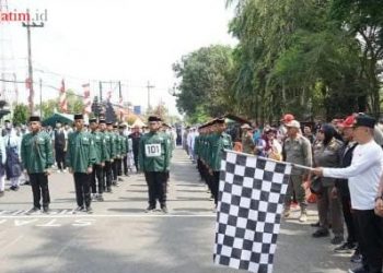 Meriah,110 Regu Ramaikan Gerak Jalan HUT ke-80 RI di Bangkalan