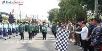 Meriah,110 Regu Ramaikan Gerak Jalan HUT ke-80 RI di Bangkalan
