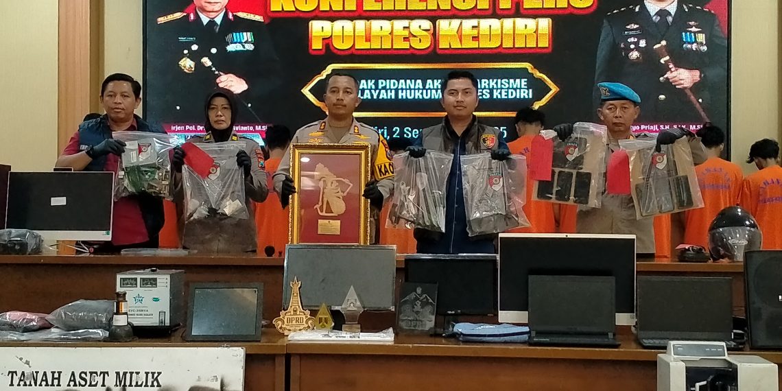 Polisi Tetapkan 28 Tersangka Kerusuhan di Gedung DPRD dan Pemkab Kediri