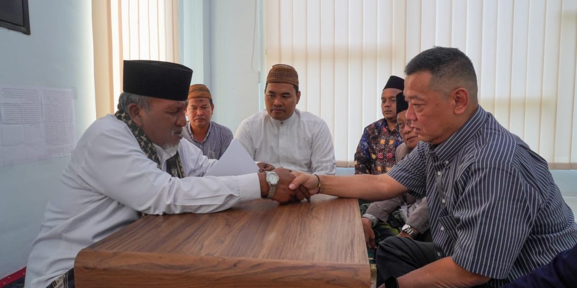 Jumat Berkah, Pria Surabaya ini Masuk Islam