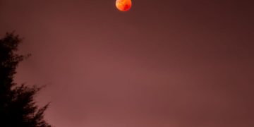 Berburu Bulan Merah Darah