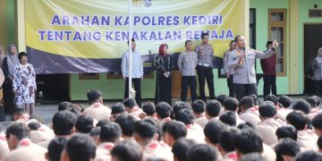 Kapolres Kediri Tanamkan Nilai Positif untuk Siswa SMK YP 17 Pare