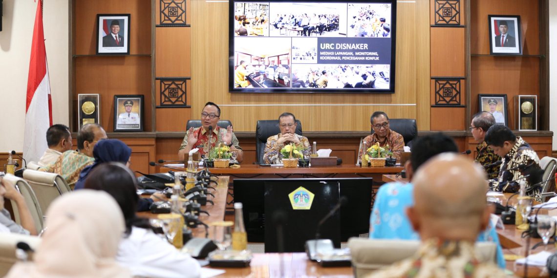 Bahas UMK 2025 dan Tantangan Ketenagakerjaan, Komisi IX DPR RI Kunjungi Pemkab Gresik