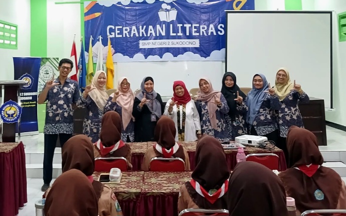 Siswa SMP Negeri 2 Sukodono Dilatih Menulis Buku Antologi