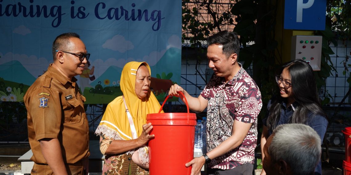 Warga Kedungbaruk Intens Terima Sembako dari PT. Asia Pramulia Tbk