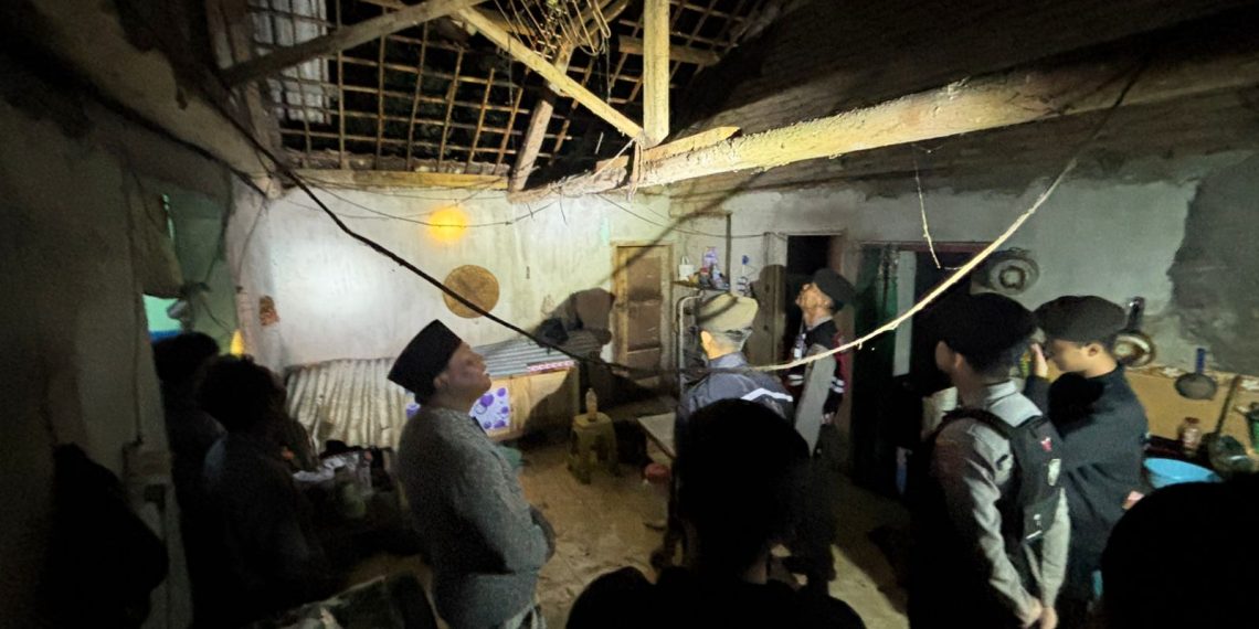 Puting Beliung Landa Kepung Kediri, 50 Rumah Dikabarkan Rusak