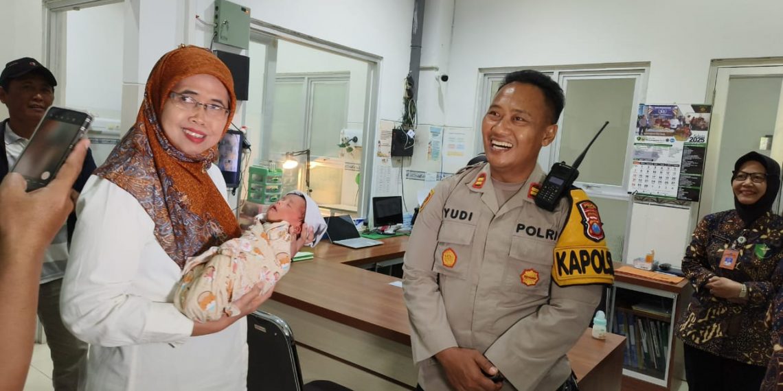 Bayi Terlantar di Gurah Kediri Akhirnya Diserahkan ke PPSAA Dinsos Jatim