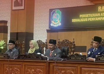 Rapat Paripurna Penyampaian Nota Keuangan Raperda APBD 2026, Wakil Ketua DPRD Banyuwangi Ruliyono Jadi Pimpinan Rapat