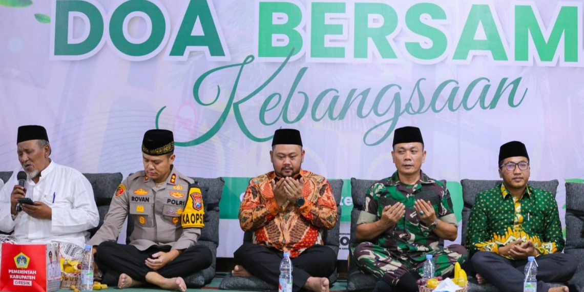 Bersama Ulama dan Warga, Bupati Gresik Doa Bersama: Satukan Rasa untuk Kedamaian
