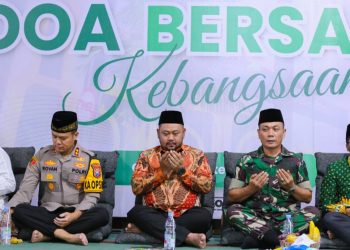 Bersama Ulama dan Warga, Bupati Gresik Doa Bersama: Satukan Rasa untuk Kedamaian