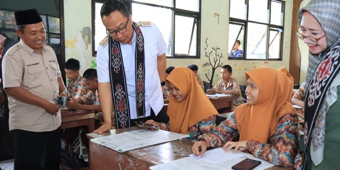 Perkuat Literasi dan Numerasi, Siswa SMP di Gresik Ikuti Program Sinau Bareng