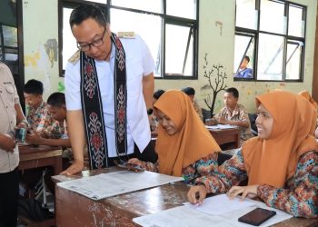 Perkuat Literasi dan Numerasi, Siswa SMP di Gresik Ikuti Program Sinau Bareng