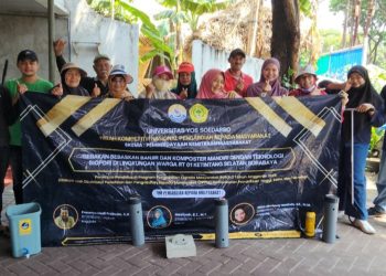 PKM Uniyos Pasang 100 Biopori, Antisipasi Banjir di RT 01 Ketintang Selatan Surabaya