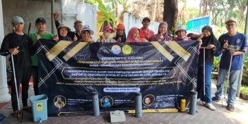 PKM Uniyos Pasang 100 Biopori, Antisipasi Banjir di RT 01 Ketintang Selatan Surabaya
