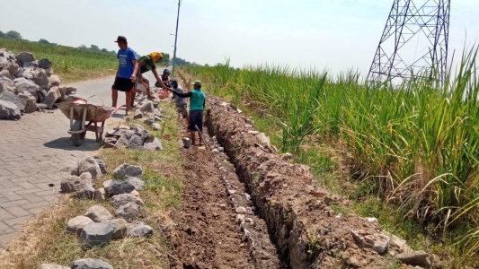 Kades Rejeni Ikut Campur, Pembangunan Saluran Irigasi P3-TGAI Amburadul