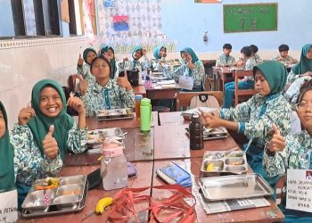 Ribuan Siswa SMP Negeri 2 Sidoarjo Sambut MBG Dengan Suka Ria