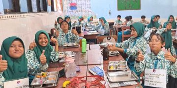 Ribuan Siswa SMP Negeri 2 Sidoarjo Sambut MBG Dengan Suka Ria