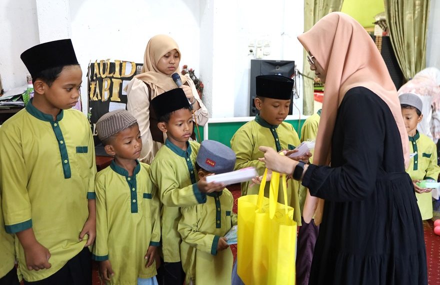 SMP Al Muslim Lakukan Social Journey  Wujud ‘Cinta Rasul, Cinta Sesama’