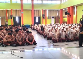 ITS dan UPN Jatim Turun ke SMA Negeri 1 Gedangan Lakukan Sosialisasi PTN