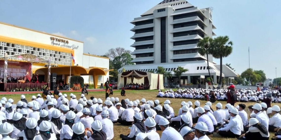 UISI Pertegas Identitas sebagai Industrial University, Ratusan Mahasiswa Baru Jalani PKKMB