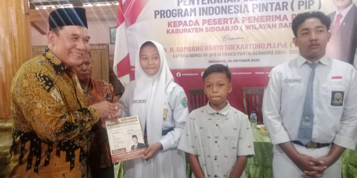 Bambang Haryo Salurkan PIP di Sidoarjo Barat, Ada 100 Pelajar Penerima Manfaat