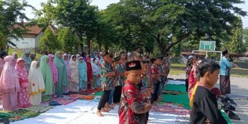 Siswa SD Negeri Gamping 2 Krian Lakukan Shalat Ghoib untuk Santri Al-Khoziny