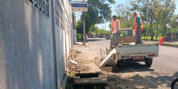 Perkuat Infrastruktur Pejalan Kaki, Dinas PU CKPP Banyuwangi Tindaklanjuti Laporan Warga