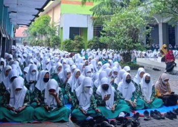 Keluarga Besar SMP Negeri 4 Sidoarjo Doa Bersama dan Shalat Ghoib Untuk Santri Al  Khoziny