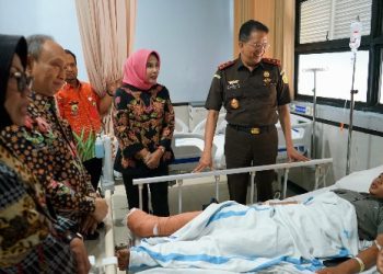 Wabup Sidoarjo dan Kajati Jatim Semangati Para Korban Musibah Ponpes Al Khoziny