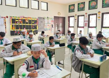 Siswa SD Al Falah Darussalam 2 Sidoarjo Jalani Ujian Cambridge Checkpoint  International